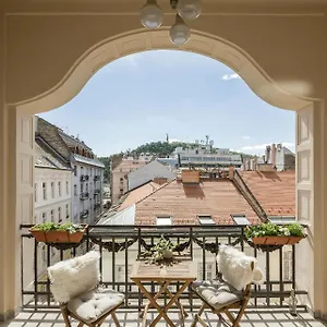Apartment Skyline Serenity Retreat @vaci Famous Street, Budapest